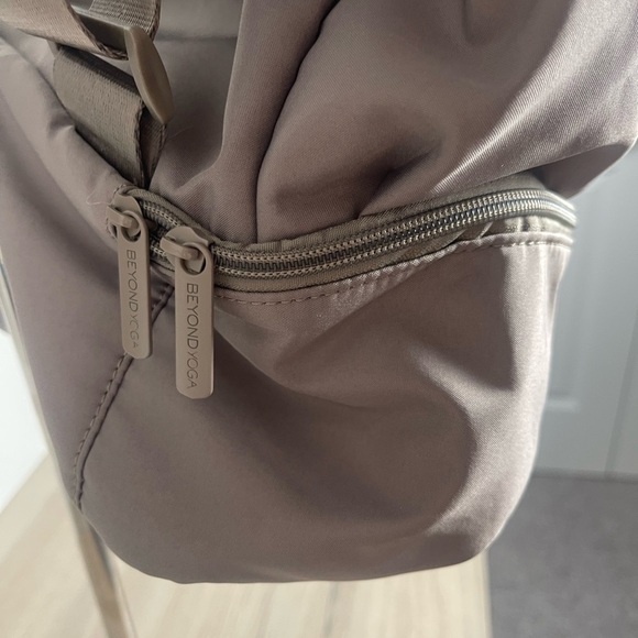 Beyond Yoga | Taupe Convertible Bag Backpack Athleisure Yoga Gym Practical - Picture 6 of 13